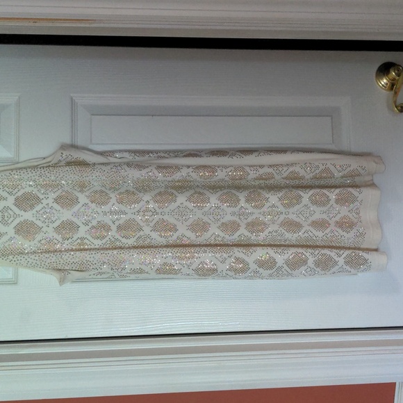 Cash'e vintage evening dress. Material has some stretch and is lined. - Picture 2 of 4